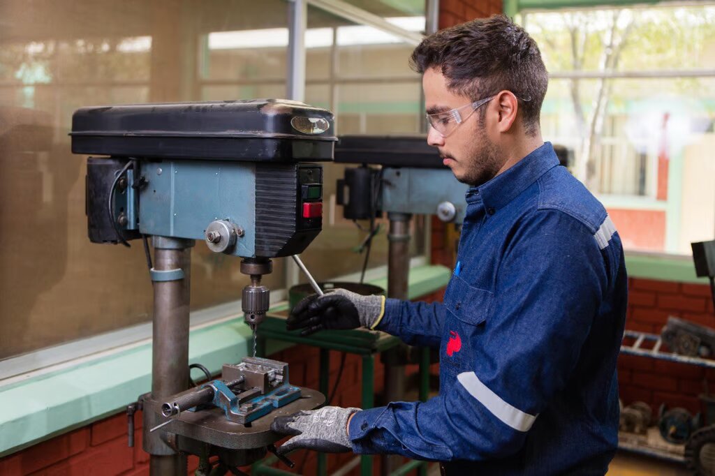 Peñoles prepara a los jóvenes de México en sistema dual Peñoles prepara a los jóvenes de México en sistema dual