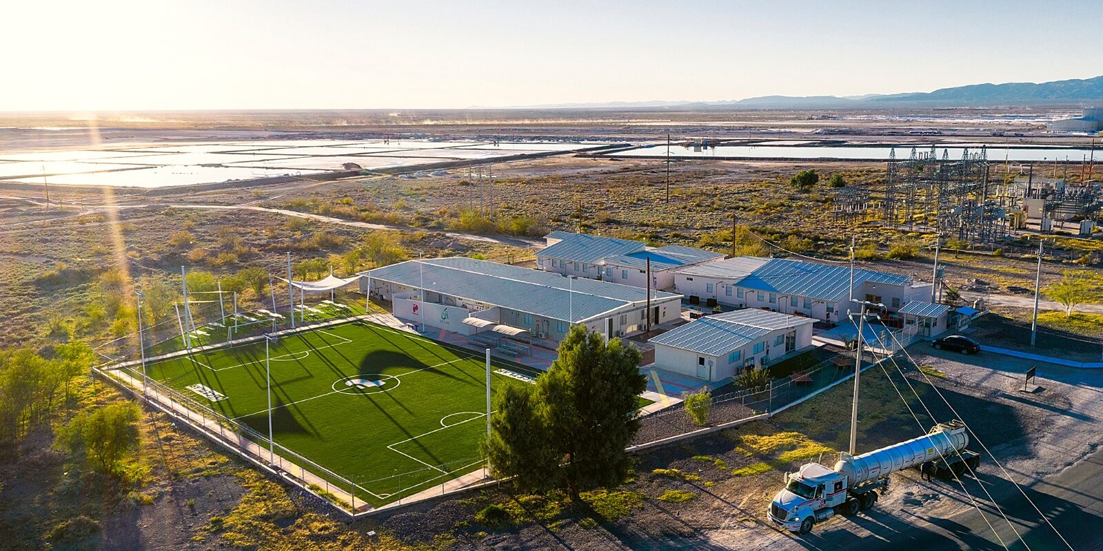 Peñoles otorga becas completas a estudiantes de las comunidades