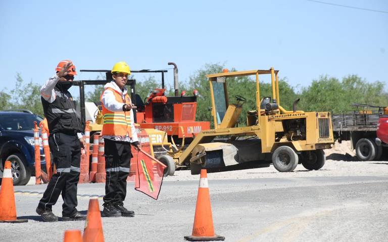 Minera más importante de México colabora en la rehabilitación de carretera Velardeña | Foto: Antonio Meléndez | El Sol de La Laguna